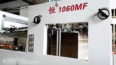 Machine automatique de découpe et rainage à plat avec unité de dénudage HF-1060MF