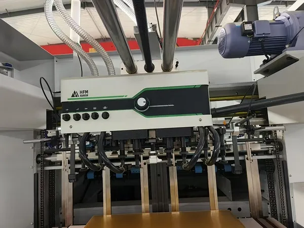 Platine de découpe et de dorure automatique à plat  (jusqu’à 450 tonnes)